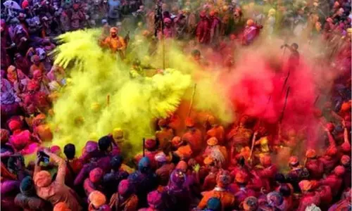 Mathura: होली के दौरान बवाल, 42 लोगों के खिलाफ केस दर्ज Mathura: होली के दौरान बवाल, 42 लोगों के खिलाफ केस दर्ज