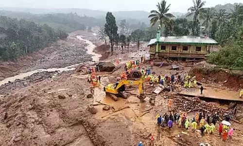 Kerala: संपत्ति भूखंडों पर रहने वाले परिवारों को पुनर्वास से बाहर रखा गया Kerala: संपत्ति भूखंडों पर रहने वाले परिवारों को पुनर्वास से बाहर रखा गया