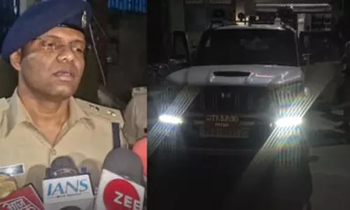 पुलिस ने दो लाख के इनामी अपराधी और उसके दो साथियों को किया गिरफ्तार पुलिस ने दो लाख के इनामी अपराधी और उसके दो साथियों को किया गिरफ्तार