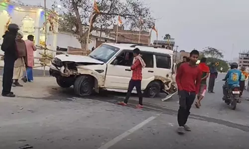बारात से लौट रही स्कॉर्पियो पलटी, दर्दनाक हादसे में 4 की मौत 5 घायल, VIDEO बारात से लौट रही स्कॉर्पियो पलटी, दर्दनाक हादसे में 4 की मौत 5 घायल, VIDEO