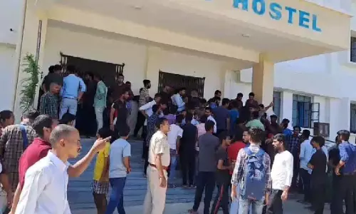 Bihar: इंजीनियरिंग छात्रा ने की आत्महत्या, कॉलेज में हंगामा