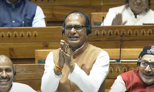 Shivraj Singh Chauhan ने विपक्षी नेताओं के साथ बनाया अनोखा तालमेल Shivraj Singh Chauhan ने विपक्षी नेताओं के साथ बनाया अनोखा तालमेल