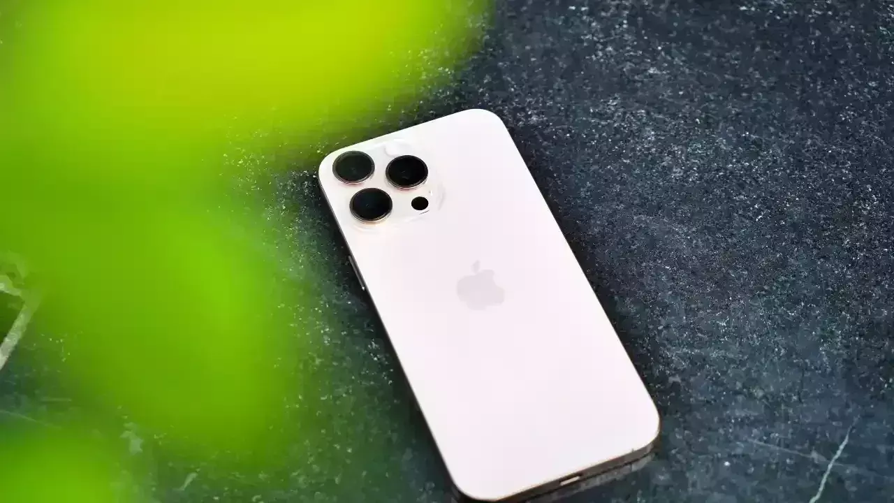 iPhone 16 Pro Max को 15700 रुपये सस्ता खरीदने का मौका