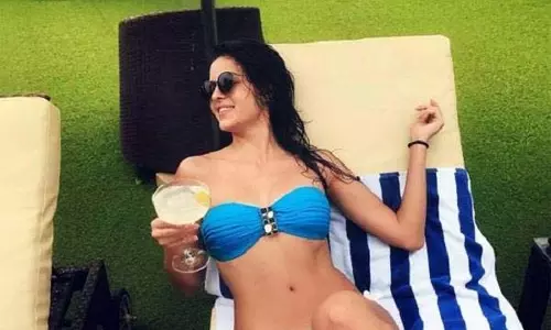 गर्मी में ठंडक का अहसास देखें Natasha Malik का स्टाइलिश बिकिनी लुक गर्मी में ठंडक का अहसास देखें Natasha Malik का स्टाइलिश बिकिनी लुक