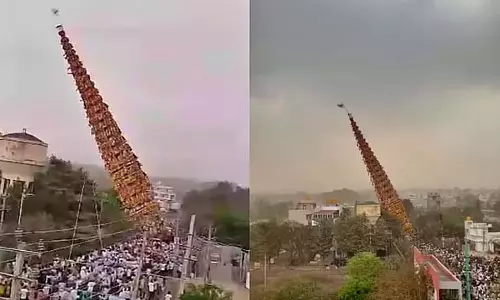 मद्दुरम्मा मेले की झांकी पलटी; एक की मौत, कई घायल! मद्दुरम्मा मेले की झांकी पलटी; एक की मौत, कई घायल!