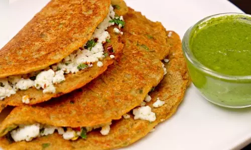 Paneer Cheela: सुबह की शुरुआत इस स्वादिष्ट डिश से करें