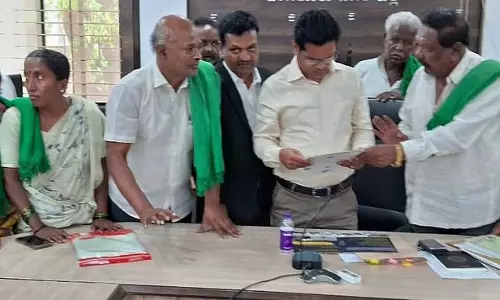 अधिकारियों की उदासीनता: किसानों की शिकायत अधिकारियों की उदासीनता: किसानों की शिकायत