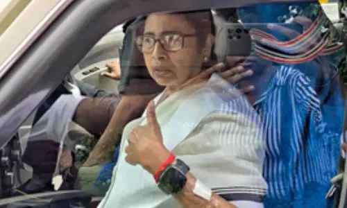 ममता लंदन रवाना, संपर्क में रहने का वादा