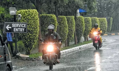 सिलीगुड़ी, दार्जिलिंग, सिक्किम में बारिश और बर्फबारी से जनजीवन प्रभावित