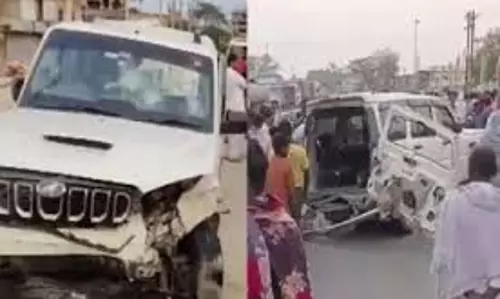 Bihar: बारात से लौट रही स्कॉर्पियो पलटी, 4 की मौत 5 गंभीर घायल Bihar: बारात से लौट रही स्कॉर्पियो पलटी, 4 की मौत 5 गंभीर घायल