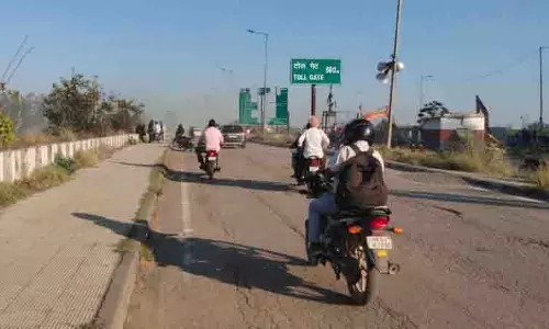 Punjab: किसानों को बेदखल करने के बाद राजमार्ग खुलने से व्यापारियों को राहत मिली Punjab: किसानों को बेदखल करने के बाद राजमार्ग खुलने से व्यापारियों को राहत मिली
