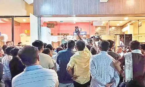 Belagavi में ‘फॉलोअर’ फिल्म को लेकर विरोध प्रदर्शन, विवाद के चलते शो रद्द