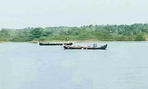 Kerala: पोन्नानी समुद्र तट क्षेत्र की रेत भारत नदी के तट से आती Kerala: पोन्नानी समुद्र तट क्षेत्र की रेत भारत नदी के तट से आती