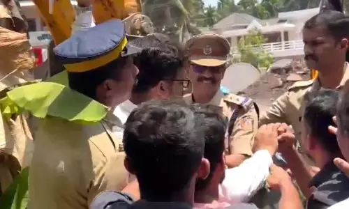 बुलडोजर राज; प्रदर्शनकारियों को गिरफ्तार किया गया