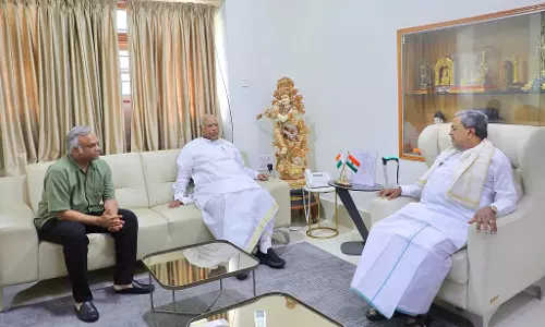 Karnataka: मल्लिकार्जुन खड़गे ने सीएम सिद्धारमैया से की मुलाकात Karnataka: मल्लिकार्जुन खड़गे ने सीएम सिद्धारमैया से की मुलाकात