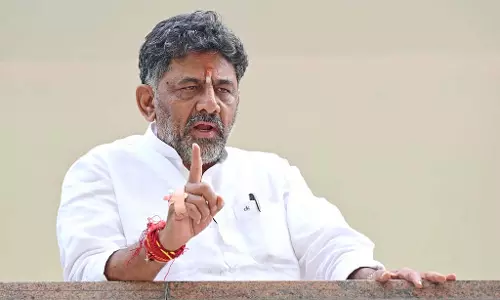 कोई भी CM से मिल सकता है: राजन्ना-सीएम बैठक पर डीके कोई भी CM से मिल सकता है: राजन्ना-सीएम बैठक पर डीके