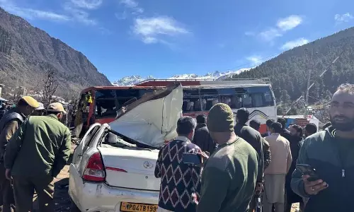 Kashmir के कंगन में सड़क दुर्घटना में चार पर्यटकों की मौत