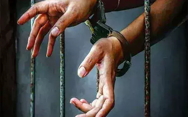 Giridih: बेंगाबाद से चार वारंटी गिरफ्तार Giridih: बेंगाबाद से चार वारंटी गिरफ्तार