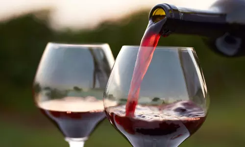 Red Wine पर वैज्ञानिकों का चौंकाने वाला दावा