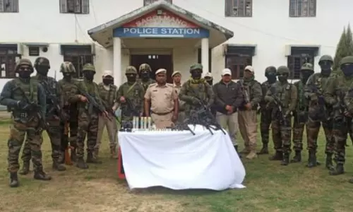 Manipur: पुलिस ने 3 अवैध बंकरों को ध्वस्त किया, हथियार जब्त किए