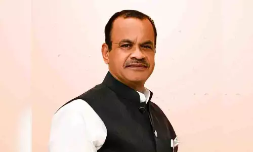 Telangana के सड़क एवं भवन मंत्री के खिलाफ विशेषाधिकार हनन प्रस्ताव पेश किया Telangana के सड़क एवं भवन मंत्री के खिलाफ विशेषाधिकार हनन प्रस्ताव पेश किया