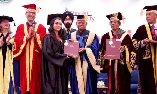उद्यमिता अपनाएं, रोजगार सृजनकर्ता बनें: Governor tells students