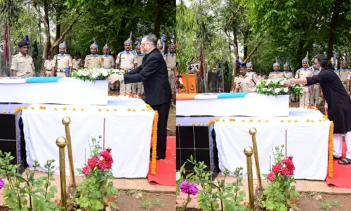 Chaibasa में IED ब्लास्ट में शहीद SI को राज्यपाल और सीएम ने दी श्रद्धांजलि