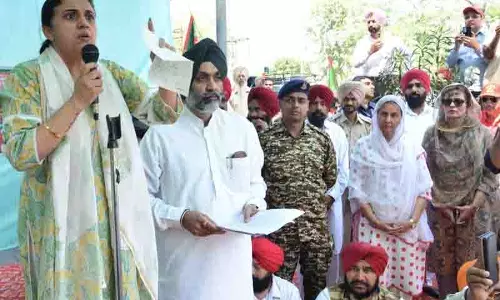 पटियाला में कर्नल की पत्नी ने किया प्रदर्शन, परिजनों ने SSP के तबादले की मांग की