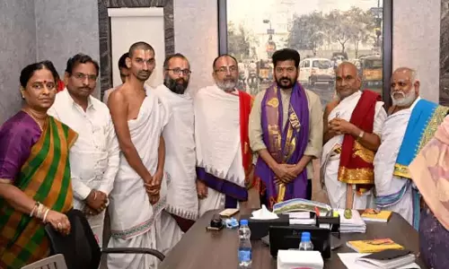 Telangana: सीएम रेवंत रेड्डी को श्री राम नवमी ब्रह्मोत्सवम के लिए आमंत्रित किया गया