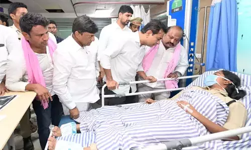 Telangana : केटीआर ने भारत रैली में घायल महिला कांस्टेबल से मुलाकात की