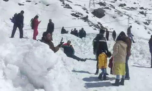 Keylong के लिए बस सेवा बहाल होने से लाहौल घाटी में पर्यटकों की भीड़ उमड़ी Keylong के लिए बस सेवा बहाल होने से लाहौल घाटी में पर्यटकों की भीड़ उमड़ी