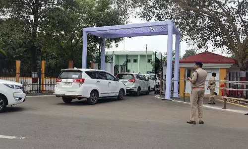 रायपुर में राष्ट्रपति की सुरक्षा व्यवस्था तगड़ी, चप्पे-चप्पे पर जवान तैनात रायपुर में राष्ट्रपति की सुरक्षा व्यवस्था तगड़ी, चप्पे-चप्पे पर जवान तैनात