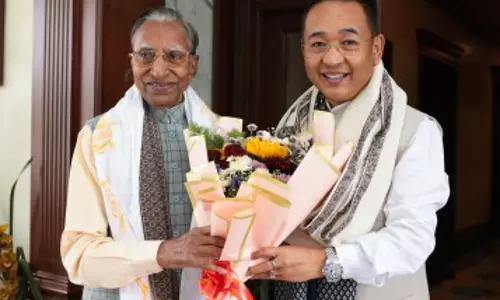 Sikkim : पूर्व राज्यपाल ने मुख्यमंत्री से मुलाकात की