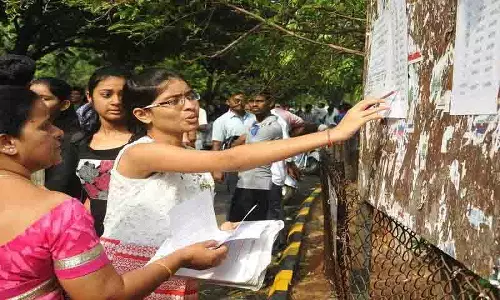 तेलंगाना EAPCET परीक्षा देने के लिए छात्रों को जाना पड़ता है लंबा सफर