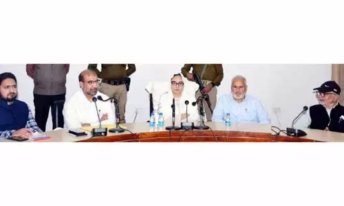 J&K वक्फ बोर्ड के अध्यक्ष ने ईद की तैयारियों की समीक्षा की