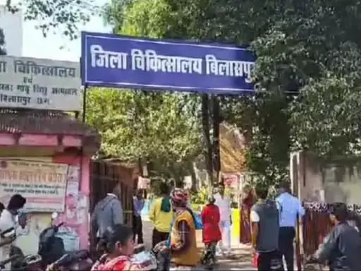 महिला डॉक्टर को नोटिस, मरीज से 6 हजार रिश्वत मांगी महिला डॉक्टर को नोटिस, मरीज से 6 हजार रिश्वत मांगी