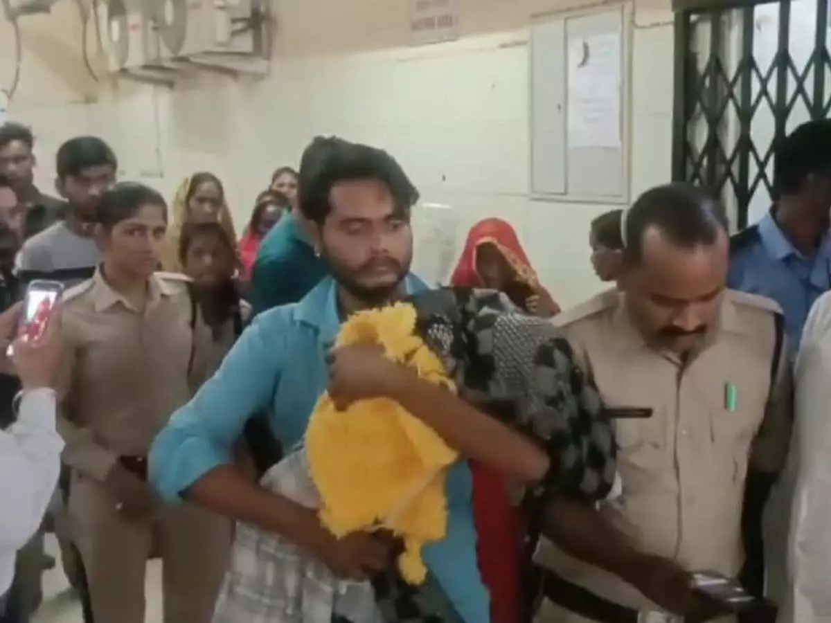Sagar MP : मेडिकल कॉलेज में डेढ़ माह की बच्ची की मौत Sagar MP : मेडिकल कॉलेज में डेढ़ माह की बच्ची की मौत