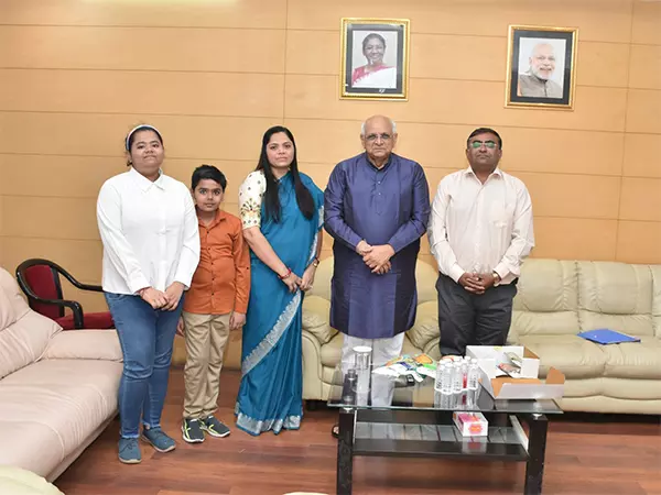Gujarat CM ने खिचड़ी किंग जगदीशभाई जेठवा से मुलाकात की Gujarat CM ने खिचड़ी किंग जगदीशभाई जेठवा से मुलाकात की