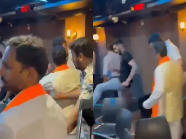 शिवसेना कार्यकर्ताओं ने Mumbai के हैबिटेट कंट्री क्लब में तोड़फोड़ की शिवसेना कार्यकर्ताओं ने Mumbai के हैबिटेट कंट्री क्लब में तोड़फोड़ की