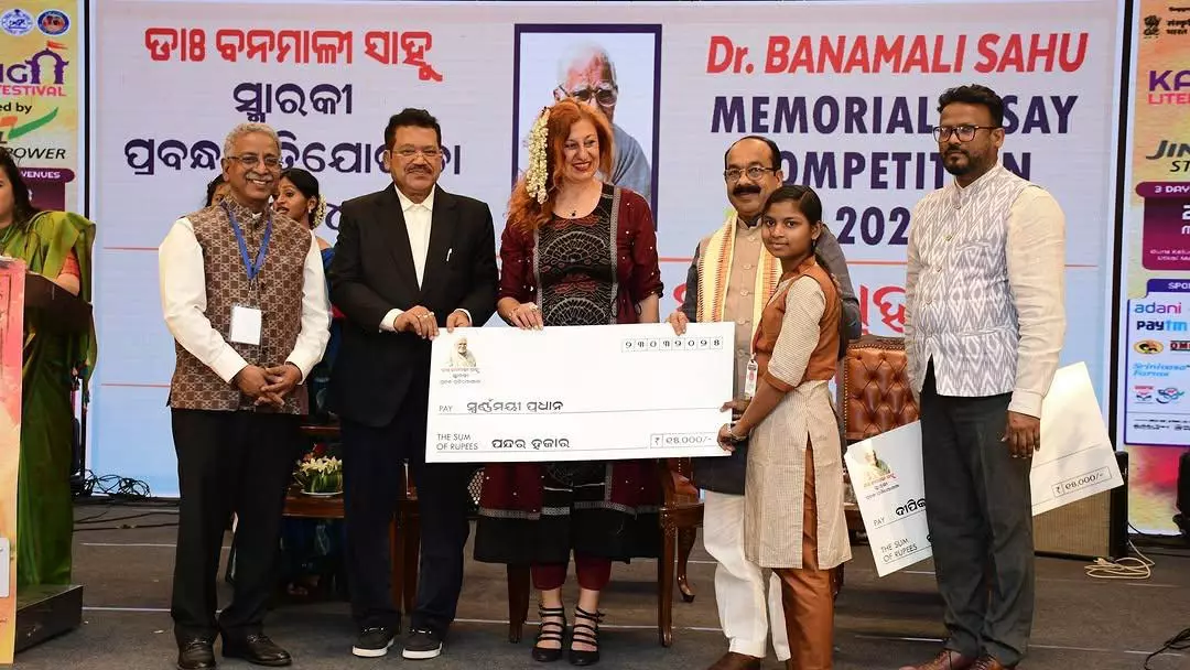 साहित्य समाज का दर्पण और अभिव्यक्ति का सशक्त का माध्यम है : अरुण साव साहित्य समाज का दर्पण और अभिव्यक्ति का सशक्त का माध्यम है : अरुण साव