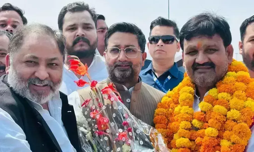 Ballia: भाजपा के नवनियुक्त जिलाध्यक्ष संजय मिश्र का फूल-मलाओं से जोरदार स्वागत Ballia: भाजपा के नवनियुक्त जिलाध्यक्ष संजय मिश्र का फूल-मलाओं से जोरदार स्वागत