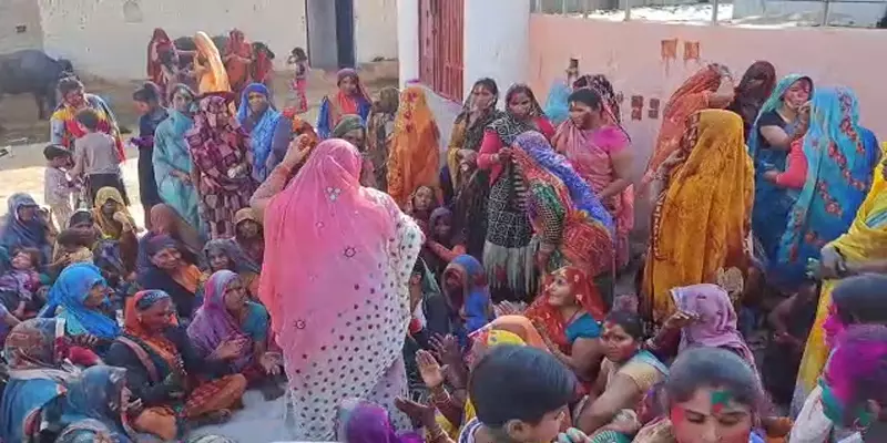 Hamirpur: रामजानकी मंदिर में कई गांवों में आठवें दिन खेली गई होली Hamirpur: रामजानकी मंदिर में कई गांवों में आठवें दिन खेली गई होली