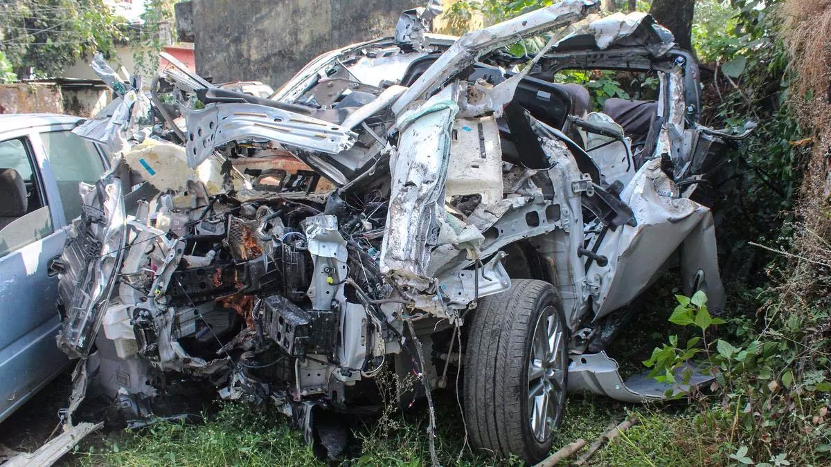 Dehradun Accident : टोल प्लाजा पर ट्रक ने कार को मारी टक्कर, बड़ा हादसा Dehradun Accident : टोल प्लाजा पर ट्रक ने कार को मारी टक्कर, बड़ा हादसा
