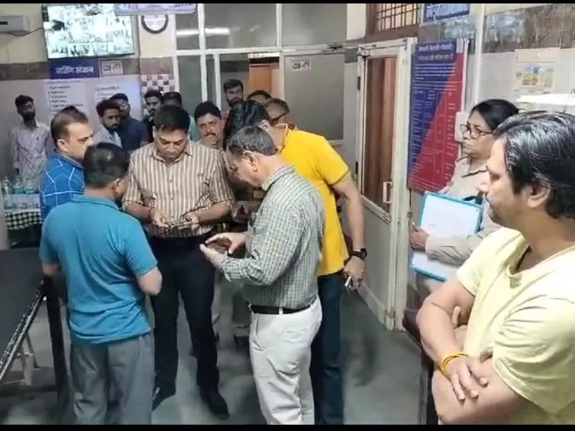 MP News: बैंगन की सब्जी और रोटी खाते ही 7 लोगो की बिगड़ी तबियत MP News: बैंगन की सब्जी और रोटी खाते ही 7 लोगो की बिगड़ी तबियत