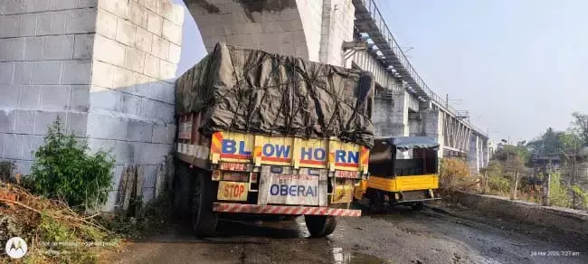 Odisha: रायगढ़ में वाहनों की आवाजाही रोकी गई Odisha: रायगढ़ में वाहनों की आवाजाही रोकी गई