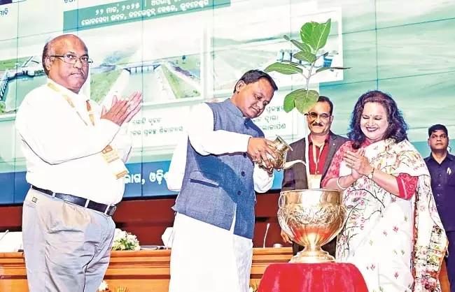 पानी की एक-एक बूंद कीमती है और इसका संरक्षण सभी की जिम्मेदारी है : Odisha CM पानी की एक-एक बूंद कीमती है और इसका संरक्षण सभी की जिम्मेदारी है : Odisha CM