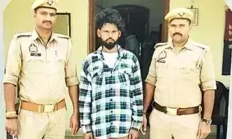 Ballia: पुलिस ने नाबालिग से दुष्कर्म का आरोपी को दबोचा Ballia: पुलिस ने नाबालिग से दुष्कर्म का आरोपी को दबोचा