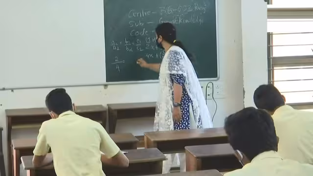 Prayagraj: एआरपी चयन परीक्षा में 68% शिक्षक फेल हुए Prayagraj: एआरपी चयन परीक्षा में 68% शिक्षक फेल हुए