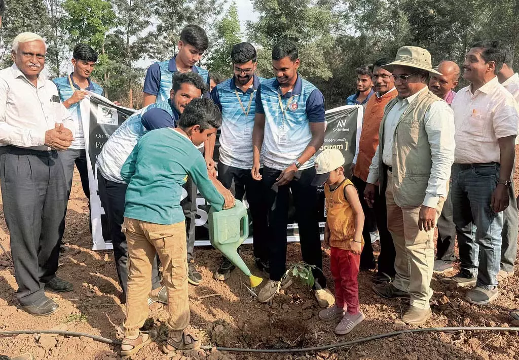 70 प्रतिशत से अधिक पेड़ नष्ट हो गए: चंद्रशेखर बिरादर 70 प्रतिशत से अधिक पेड़ नष्ट हो गए: चंद्रशेखर बिरादर