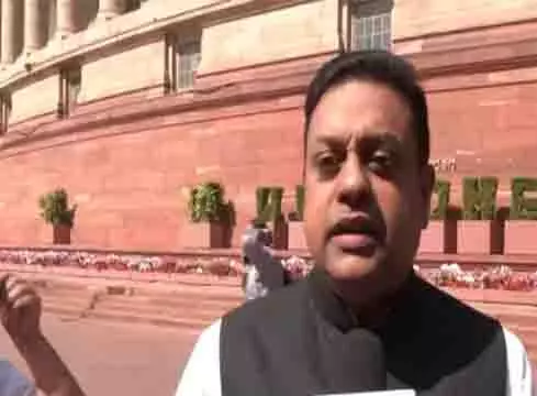 भाजपा के संबित पात्रा ने संविधान बदलने संबंधी DK शिवकुमार की टिप्पणी की आलोचना की भाजपा के संबित पात्रा ने संविधान बदलने संबंधी DK शिवकुमार की टिप्पणी की आलोचना की